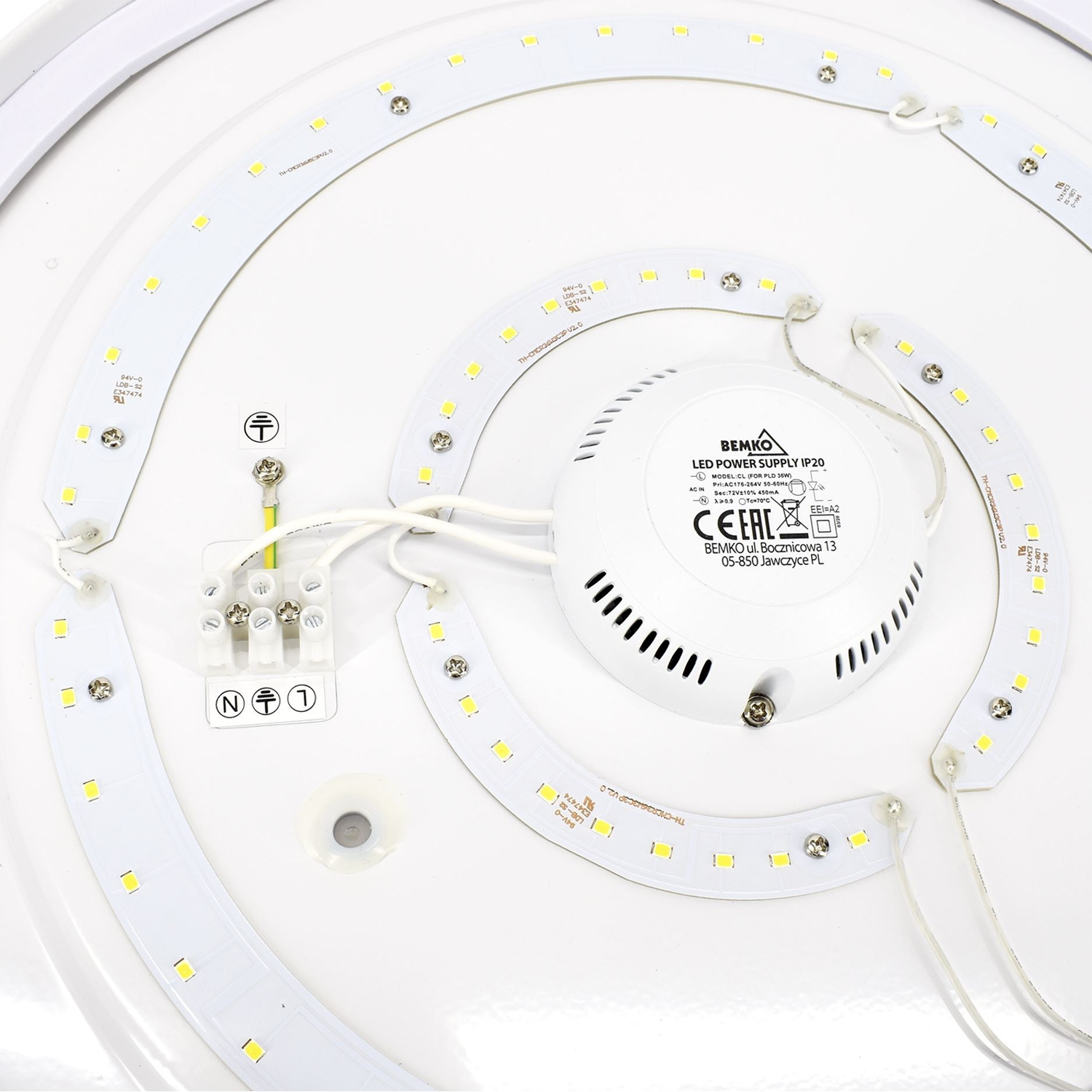 LED Deckenleuchte / 18 W / 3000 K / 1450 lm / IP 44, feuchtraumgeeignet / mit Mikrowellensensor